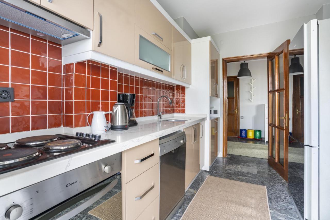 Apartamento Spacious Flat Near Caddebostan Coast Estambul Exterior foto